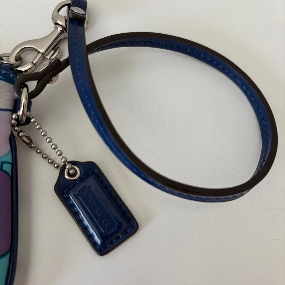 Coach Ashley Scarf Print Wristlet EUC - Picture 5 of 7